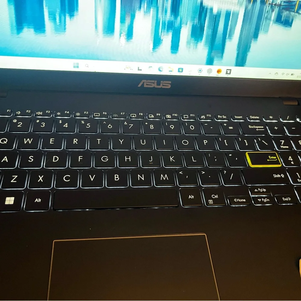 ASUS discover sleek